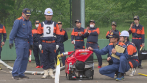 技術の向上目指し　消防ポンプ操法講習会　上田市　真田運動公園グラウンド