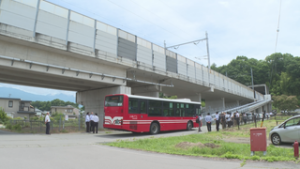 新幹線　乗客を迅速に誘導　ＪＲとバス会社　対応を確認　上田市長瀬　北陸新幹線高架下