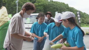 菅平小学校　育てたトウモロコシを販売　上田市真田町長　新鮮市真田　