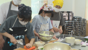 給食メニューを親子で作ろう　第二学校給食センター主催の料理教室　上田市上野が丘公民館