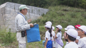 上田市立長小学校４年生　土砂災害の被害抑えた地域の砂防ダムを見学　上田市真田町長