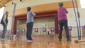 健康長寿を目指して　スポーツ吹矢の交流会　青木村　総合体育館