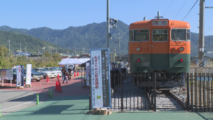 昭和へタイムスリップ　坂城町で鉄道フェスタ　坂城駅前