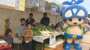 タチアカネそばなど　特産並ぶ青木村産業祭　ふるさと公園あおき　