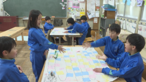 長小２年１組　オリジナルすごろく製作　上田市立長小学校