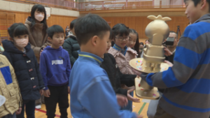 児童会本部会が企画　青木小学校で新たな〇〇お披露目　