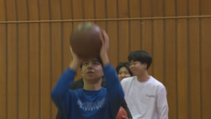 高校生の競技力向上を　上田市でバスケットボールクリニック　上田城跡公園体育館