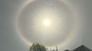 空にかかった大きな輪　上田市中央