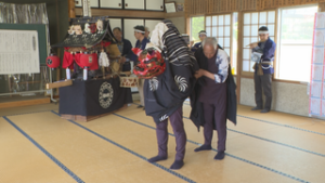 青木村　村松中地区　蚕影神社八十八夜祭　伝統の神楽奉納　村松中地区公民館