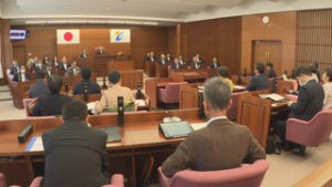 東御市議会きょう開会　新たな副市長選任の議案提出　東御市議場