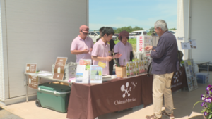 限定ワイン販売　椀子マルシェが開催　上田市長瀬