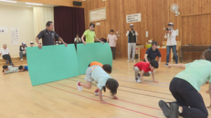 体を動かす楽しさを知って　上田短期大学附属幼稚園で運動遊び　上田市