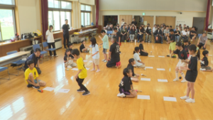 富山や新潟からも参加　小学生がけん玉の技を競う　上田市川西公民館