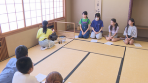 小学生が体験　和菓子や茶道の文化を知って　上田市中央公民館