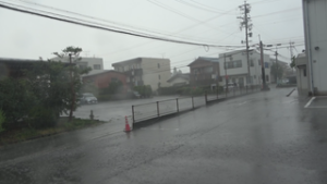 上田市で局地的な豪雨　市内で床上浸水や交通に影響