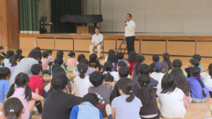 東御市立北御牧小学校　“命と安全を守る”防犯訓練　東御市大日向