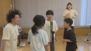 歌で魅力広める　筒けんのテーマ曲を制作　上田市サントミューゼ