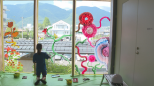 上田市誕生２０周年　子どもたちが絵で祝う　上田市役所