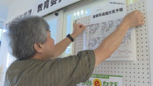 住民の役に立つ情報を　気象予報士小菅毅さん　天気予報を掲示　東御市中央公民館