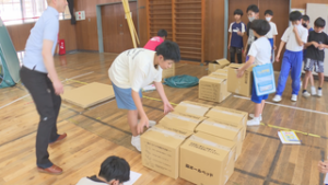 体験で考えるきっかけに　上田市立北小学校で防災訓練