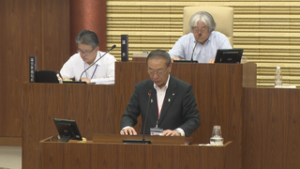 坂城町議会開会　一般会計補正予算案等１５議案を上程　坂城町議場