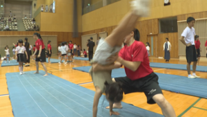 体を動かすことの楽しさを知って　日本体育大学体操部　市民と交流・演技披露　東御中央公園第一体育館