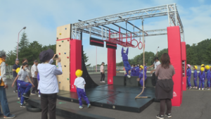 全身を使って運動能力向上に　児童がオブスタクルスポーツを体験　上田市　市民の森公園