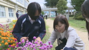卒業式で使うコサージュづくり 上田市立第四中学校