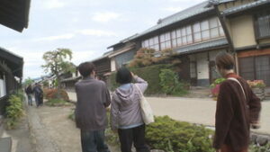 魅力や課題を地元住民が伝える 開宿400年の海野宿でまち歩き 東御市