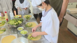 城下小学校4年生 うえだみどり大根や名産品で「夢の上田クレープ」 上田市立城下小学校