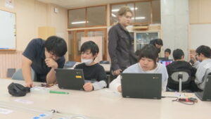 南条小パソコンクラブ 地元企業の若手社員からプログラミング学ぶ 坂城町立南条小学校