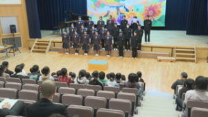 子どもたちのつながりを大切に　北御牧地区　園児・小学生・中学生が交流　東御市立北御牧中学校