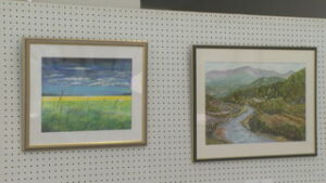 題材は“北御牧”　魅力発信へ４０点の作品並ぶ　東御市北御牧庁舎１階交流サロン