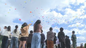 １５０周年記念行事のフィナーレ飾る　レインボー祭り　東御市立滋野小学校