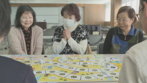 楽しみながら　手口や対策を知って　スゴロクで特殊詐欺を防止　上田警察署