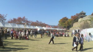 ９日まで　第１９回上田城紅葉まつり　上田城跡公園