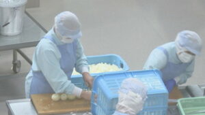 家族の健康や食生活に役立てて　給食センターで食育イベント　上田市第二学校給食センター