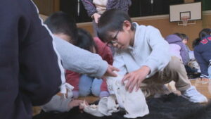 正しく生態学び　対処法を身につけよう　クマについて学ぶ勉強会　上田市立長小学校