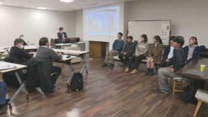 長野大学企業情報学部　市川ゼミ　大阪万博で各国の学生と交流を報告　まちなかキャンパスうえだ