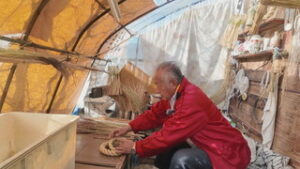 新年を迎える準備　中島知明さんの注連飾り　坂城町中之条