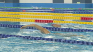 東御市民など４０人が参加　トップスイマーが公開練習　ＧＭＯアスリーツパーク湯の丸