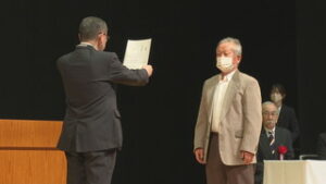 まるっと０２６８　１２月１１日　民生委員・児童委員委嘱書伝達式　道の駅あおきクリスマス関連商品並ぶ