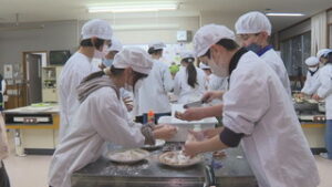 ５年生　育てたもち米でオリジナル大福づくり　上田市立本原小学校