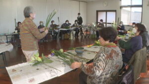 まるっと０２６８　１２月２９日　小柳産業　年末の不用品回収に大行列　・ＪＡ信州うえだ女性部　フラワーアレンジメント教室