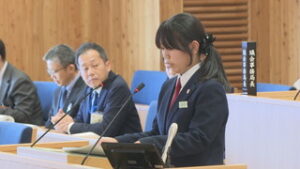 まるっと０２６８　・上田市の小中学生　こども議会で上田市に提言　・第４回東信地域きらきらアート展