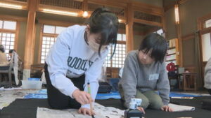 冬休みの宿題を終わらせよう！　上田高校の生徒がお手伝い　上田市中央