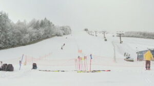 本格的なシーズンイン　スキー場でも恵みの雪　上田市菅平高原