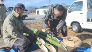浦野　新町の門松会　２０年続く門松づくり　上田市浦野