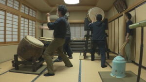 上田市消防団　第１分団　伝統技能「火消し太鼓」を練習　中常田自治会館