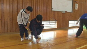 地域の子どもたちを招いて　坂城高校の部活動を体験　